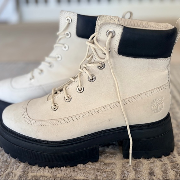 Timberland Shoes - Timberland Women's Size 9 Cream and Black Leather Boots